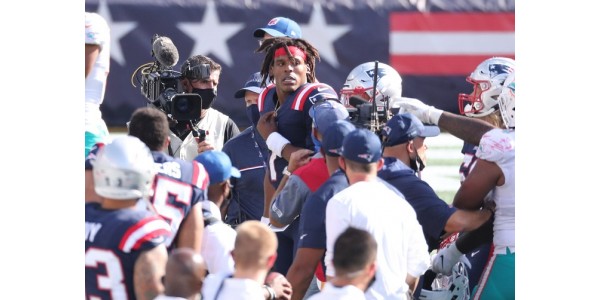 New England Patriotsin uusi pelinrakentaja Mac Jones menestyi hyvin